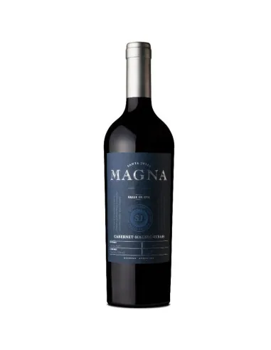 Botella de Magna Cabernet Malbec Syrah 750 ml, vino tinto
